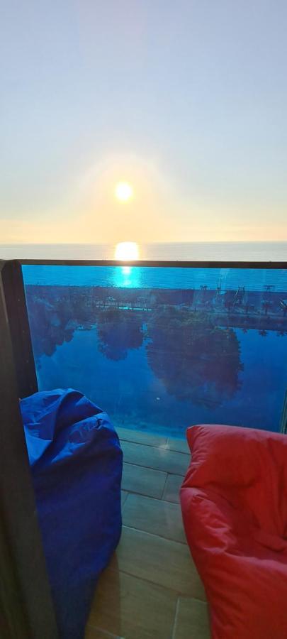 E&S Apartment - Sunset & Sea View Batoumi Extérieur photo